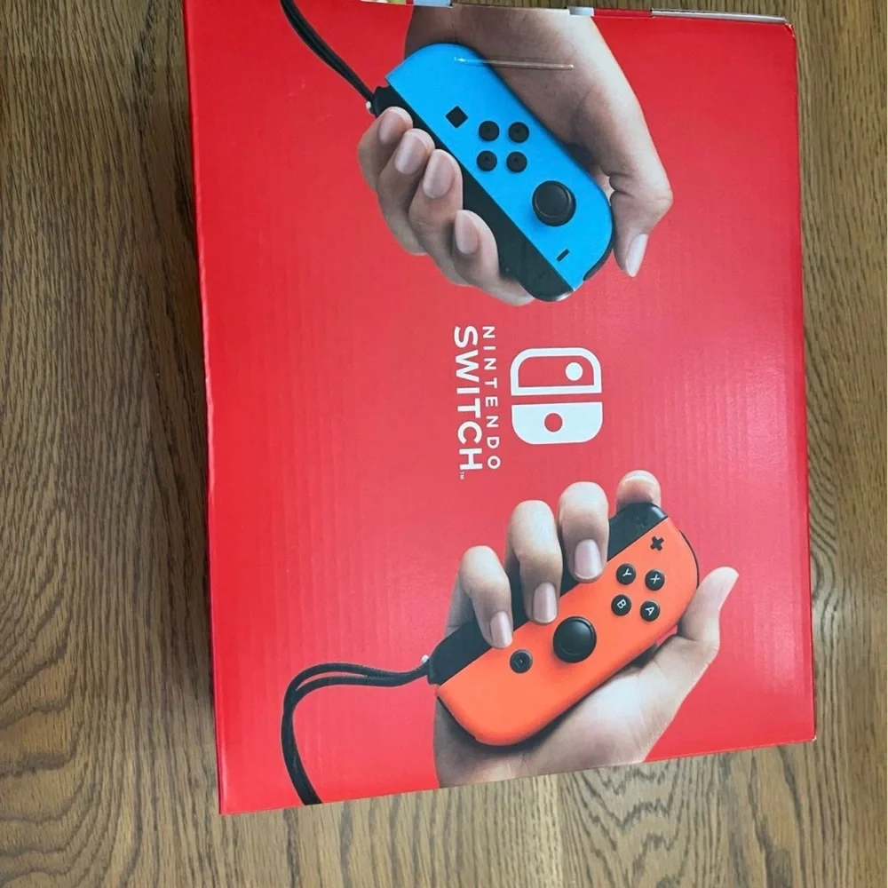 Nintendo Switch - Picture 2 of 4